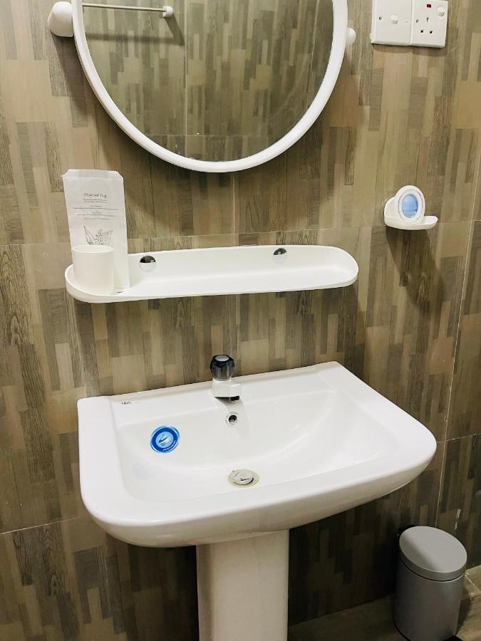 Ratnam Hotel Джафна Экстерьер фото