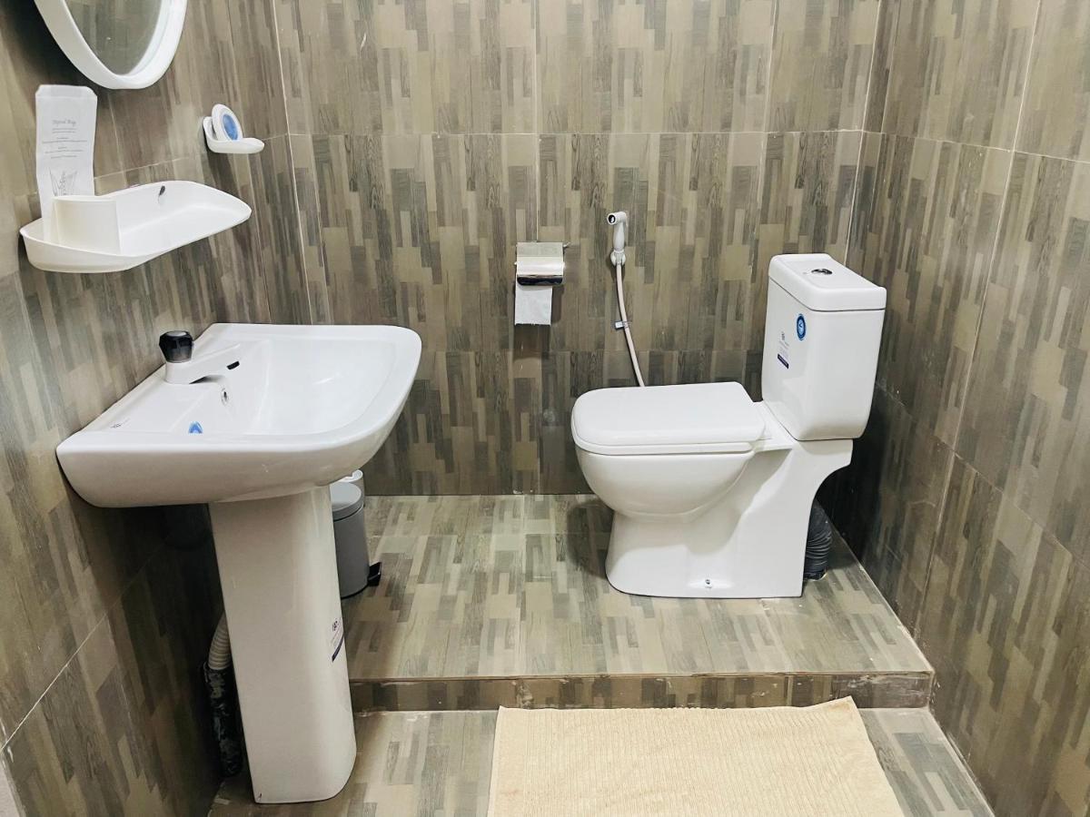 Ratnam Hotel Джафна Экстерьер фото
